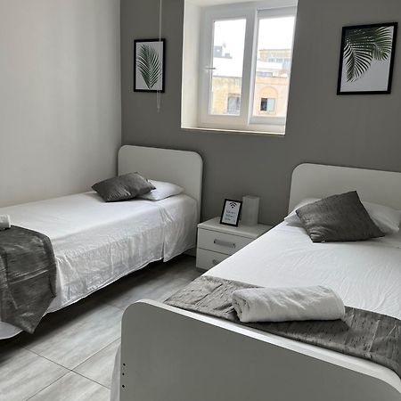 מסידה F3 Room 3, Private Room Two Single Beds Shared Bathroom מראה חיצוני תמונה