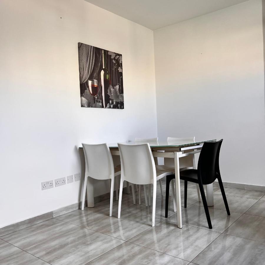מסידה F3 Room 3, Private Room Two Single Beds Shared Bathroom מראה חיצוני תמונה
