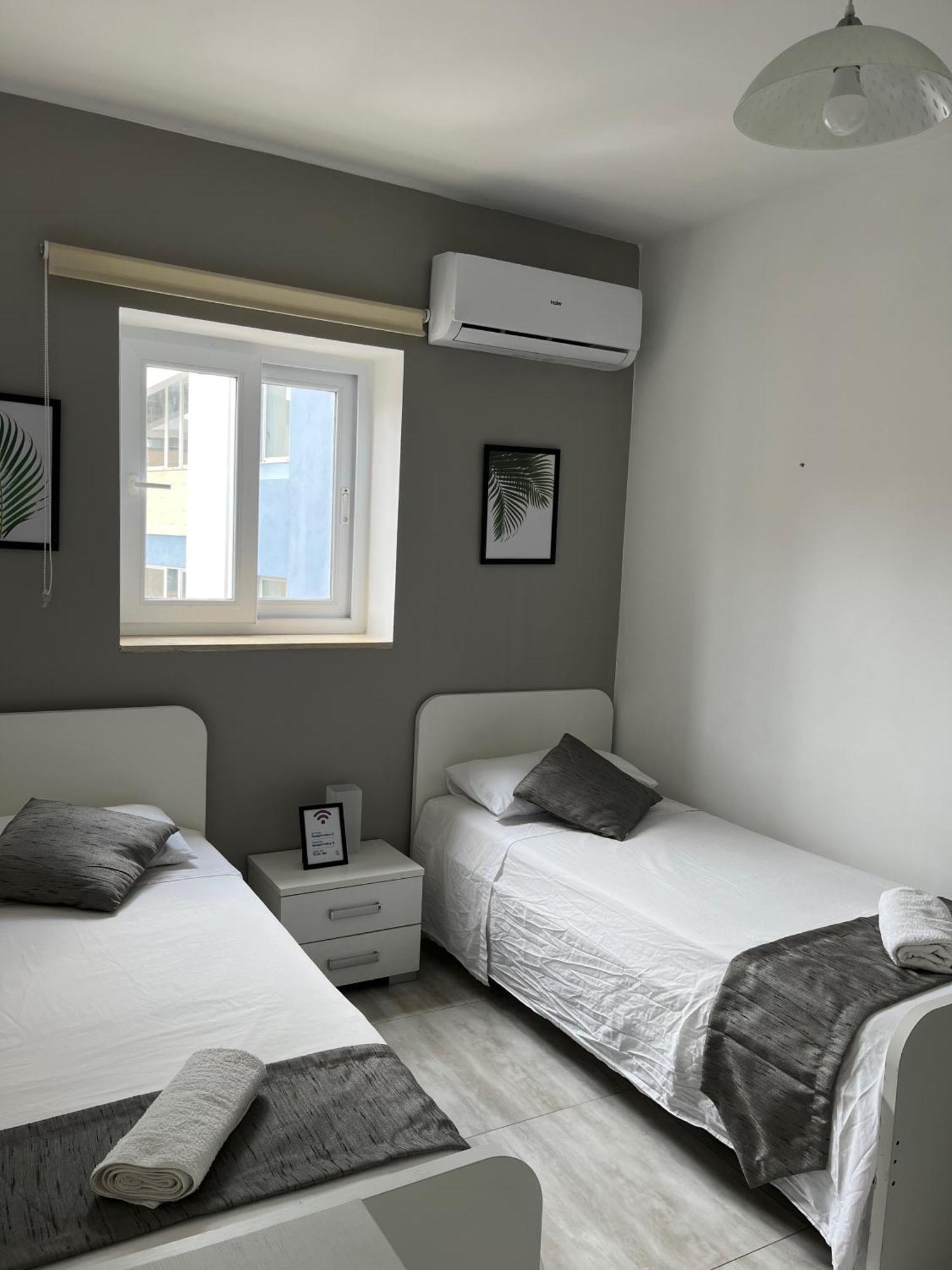 מסידה F3 Room 3, Private Room Two Single Beds Shared Bathroom מראה חיצוני תמונה