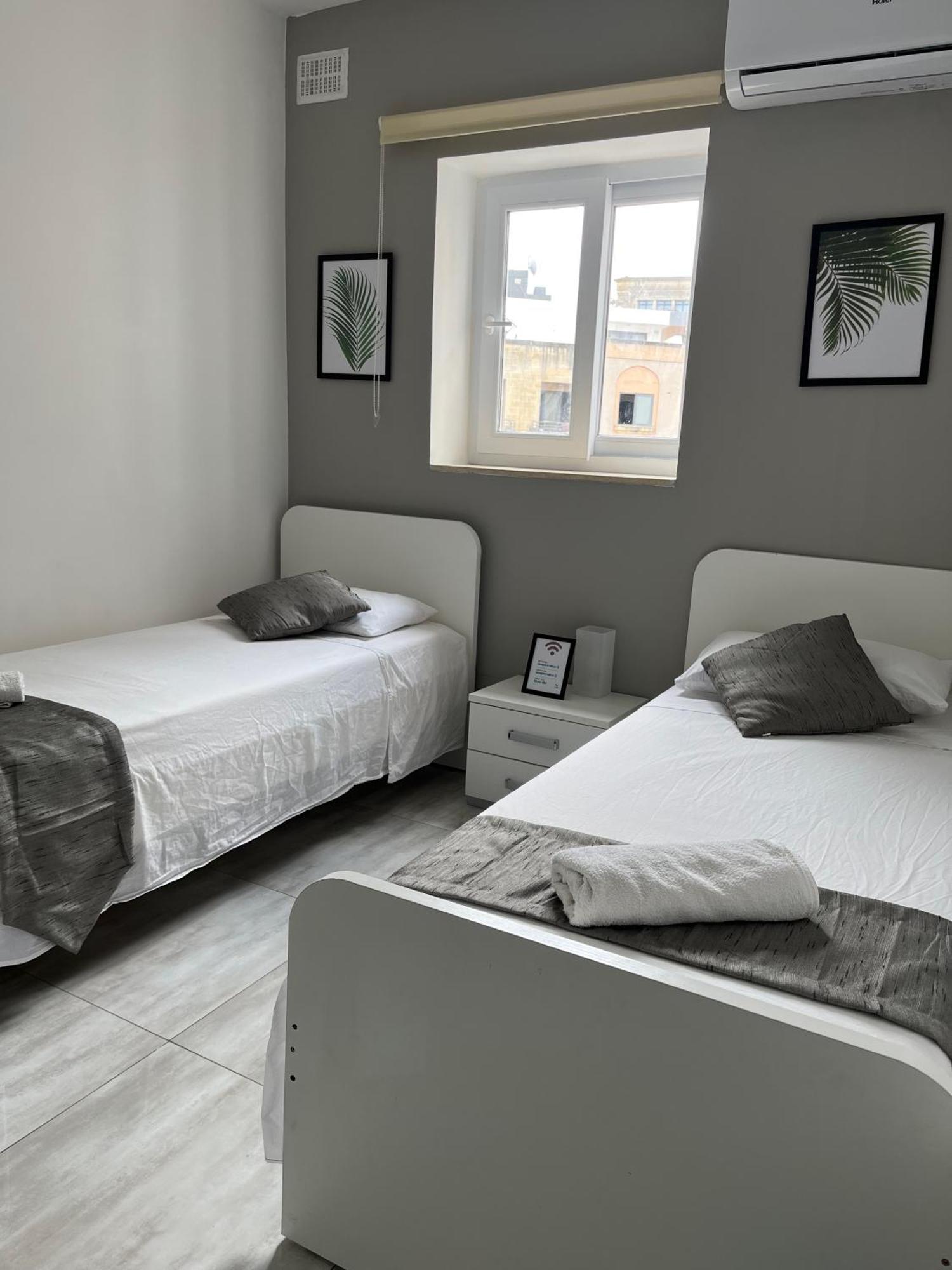 מסידה F3 Room 3, Private Room Two Single Beds Shared Bathroom מראה חיצוני תמונה